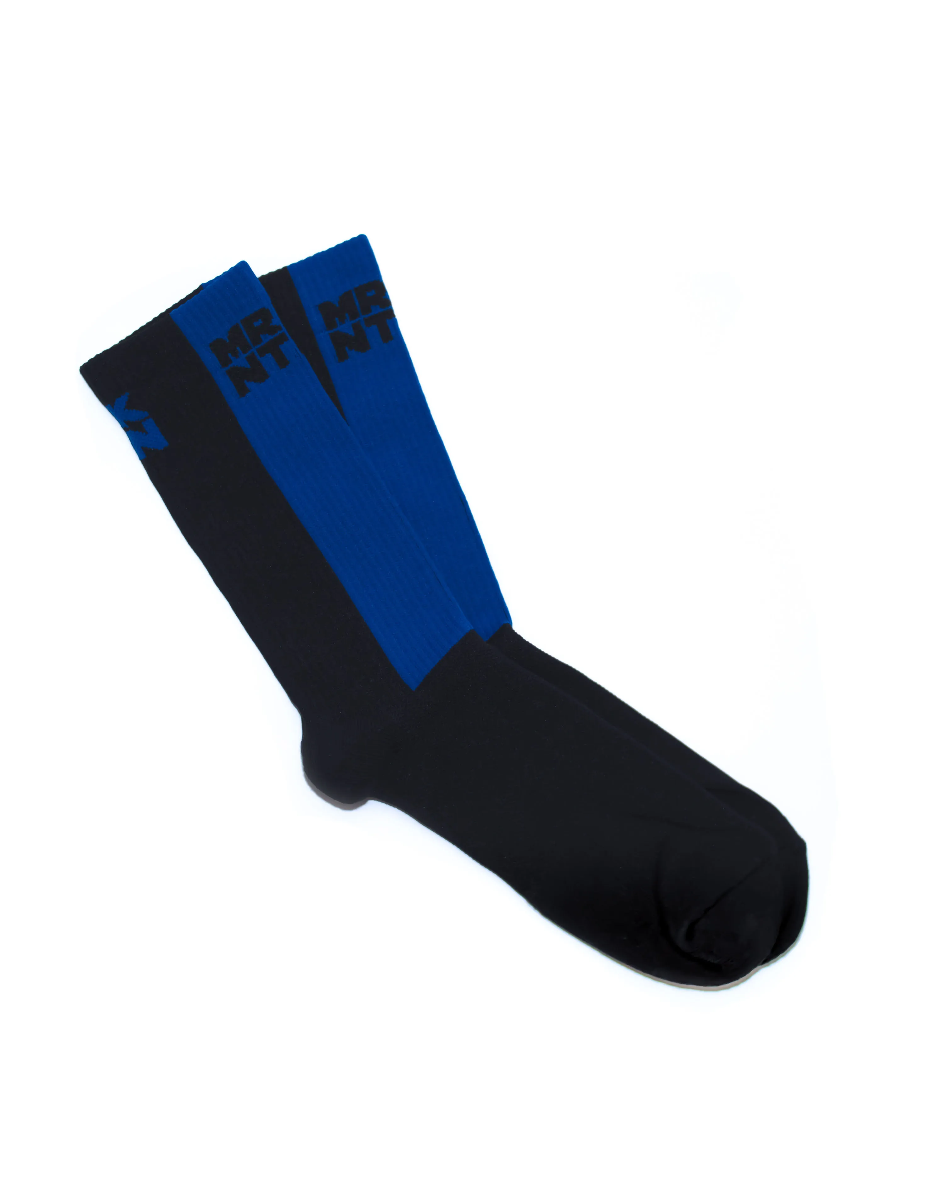 Les chaussettes noires et bleues de MRKNTN