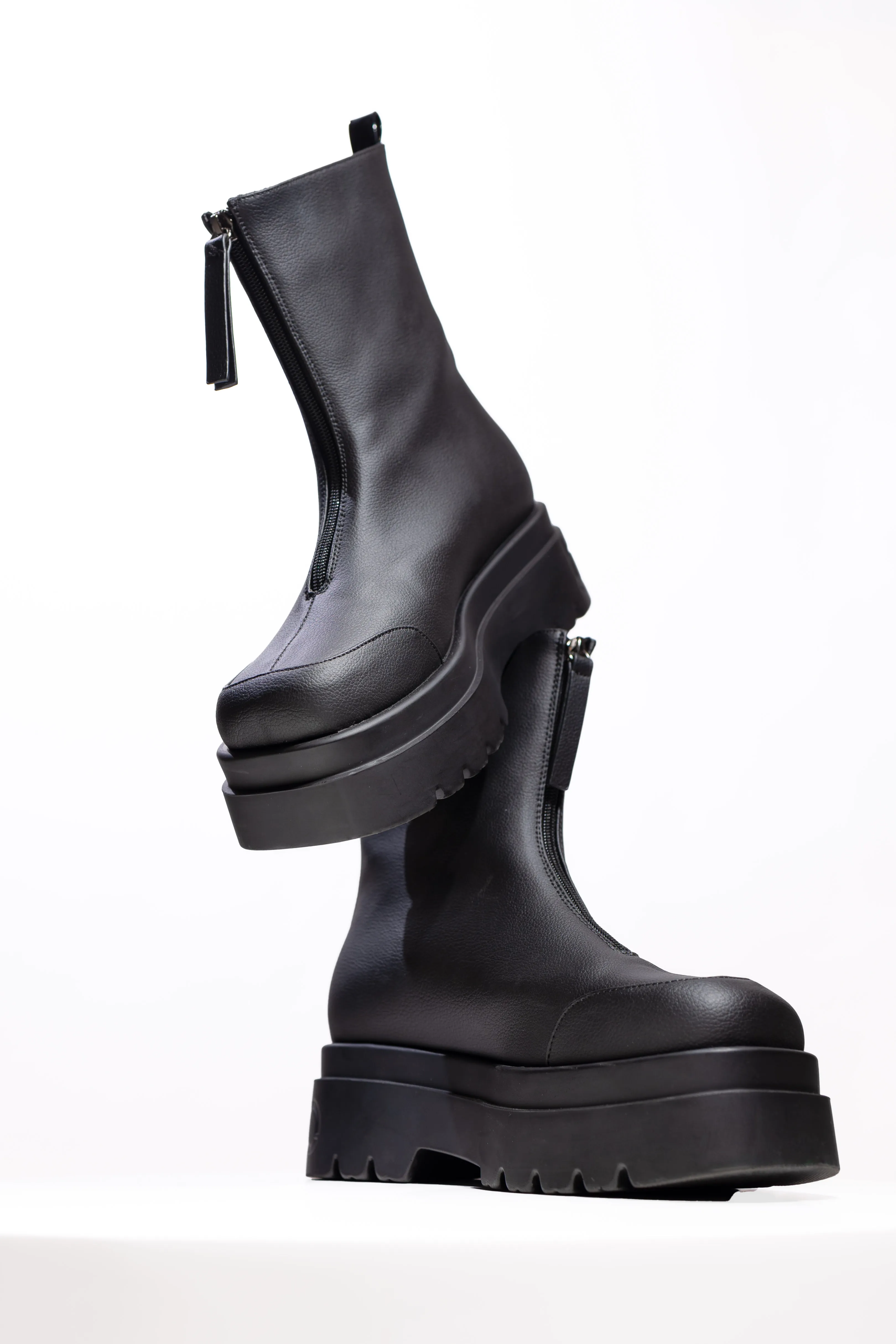 LIO black boots - VEGAN grape leather