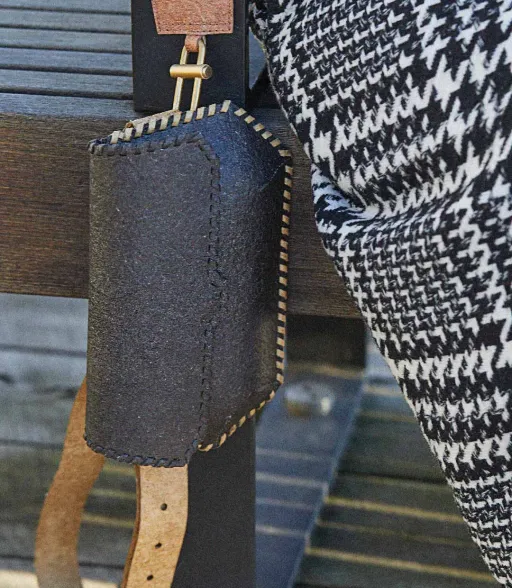 MANYARA magnetic purse holder