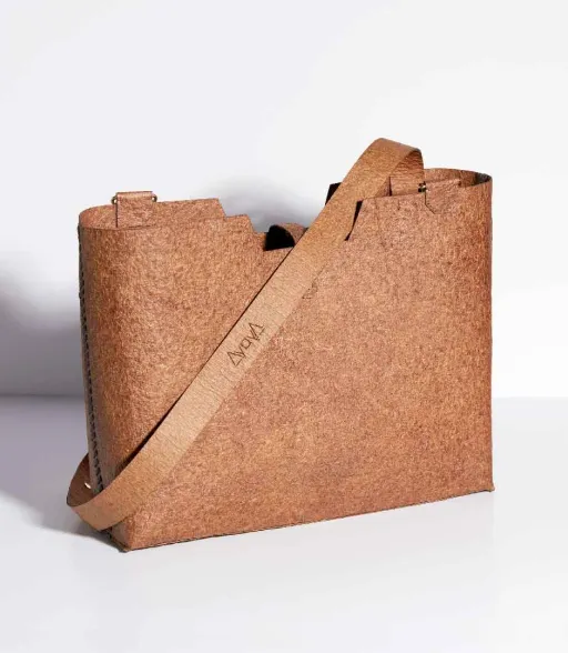 KIVU tote with classic TANA wide strap