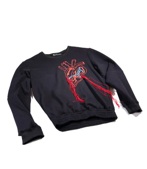 Oversized Heart embroidered Crewneck in Black