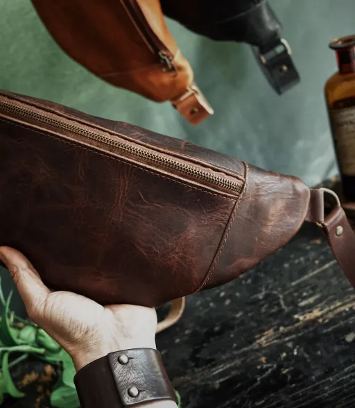 Dark brown Verdun fanny pack