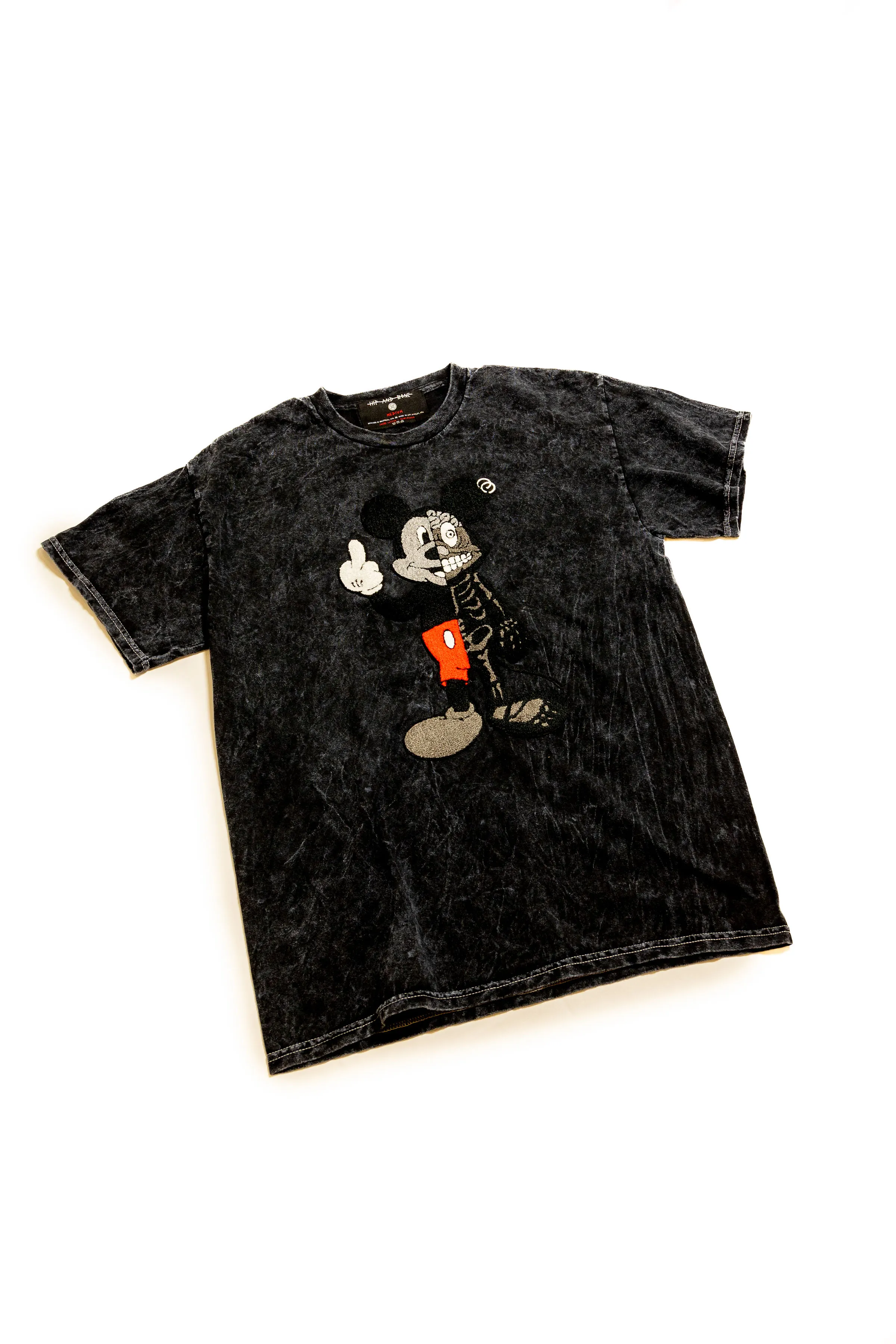 TWISTED MOUSE PATCH TEE ACID WASH by Hip and bone 
