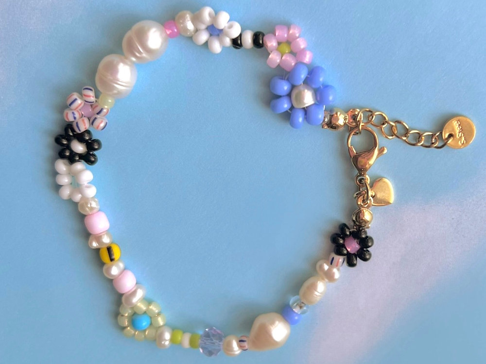 Vera Freshwater Pearls and Flower Bracelet 