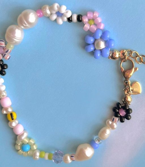 Vera Freshwater Pearls and Flower Bracelet